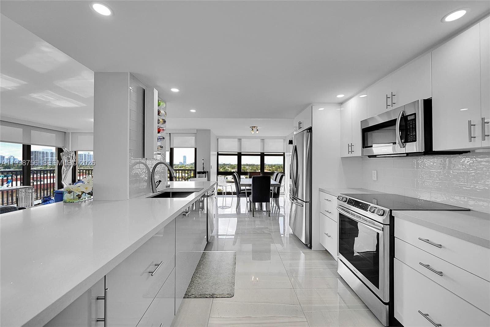 2049 S Ocean Dr 701 photo 2