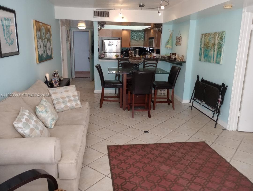 6830 Indian Creek Dr 5B photo 2