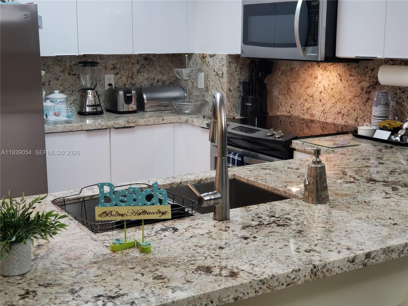 17375 Collins Ave 906 photo 6