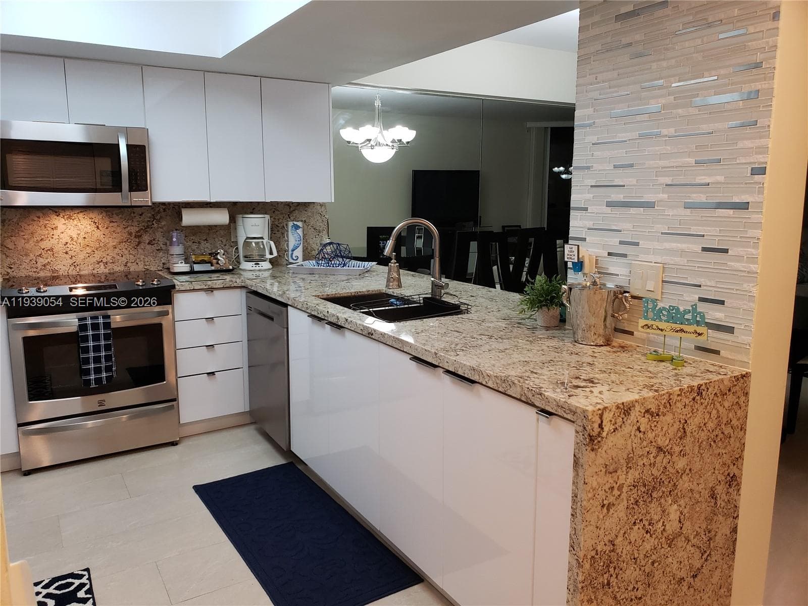 17375 Collins Ave 906 photo 8