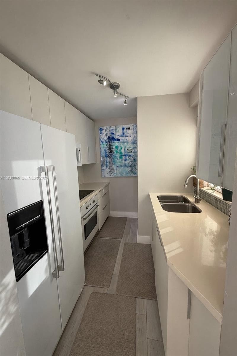 5900 Collins Ave 1405 photo 15