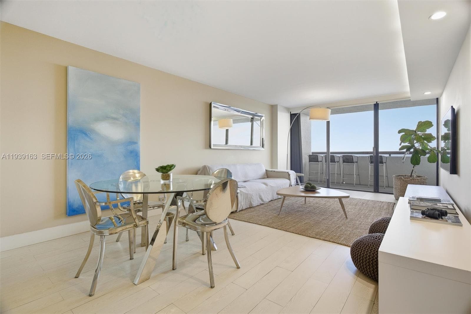 2555 Collins Ave 2105 photo 3
