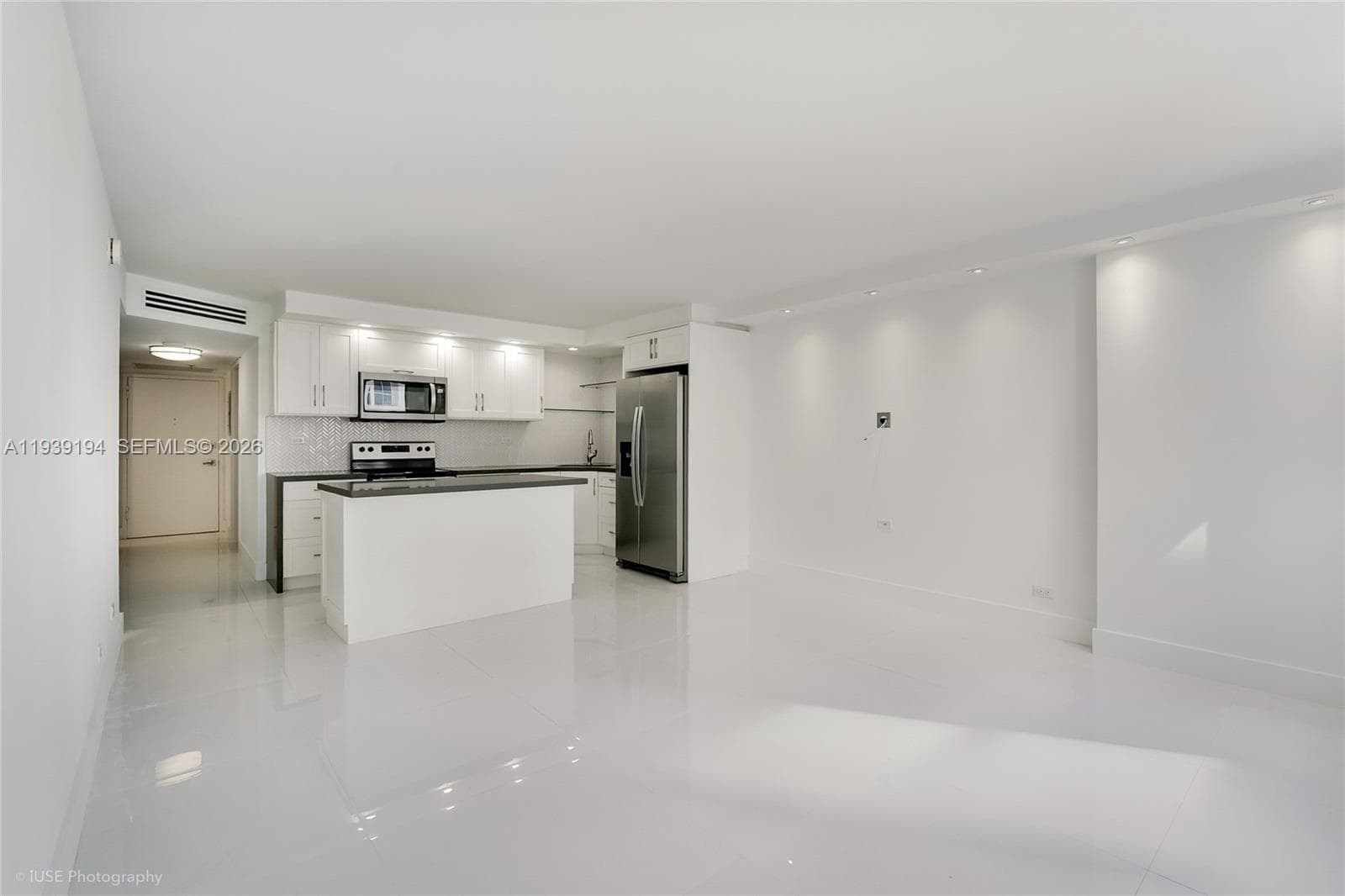 6039 Collins Ave 1222 photo 2