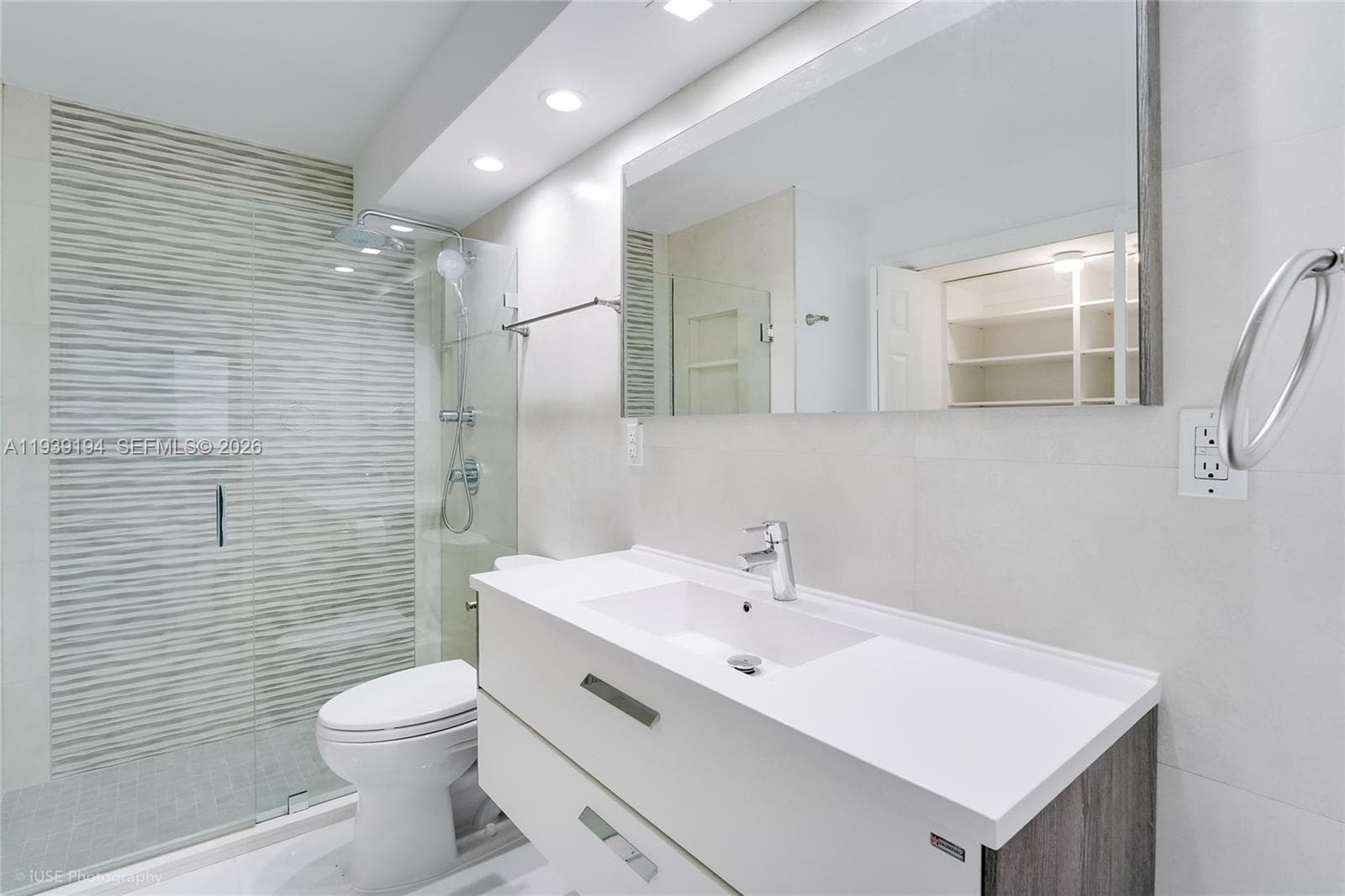 6039 Collins Ave 1222 photo 11