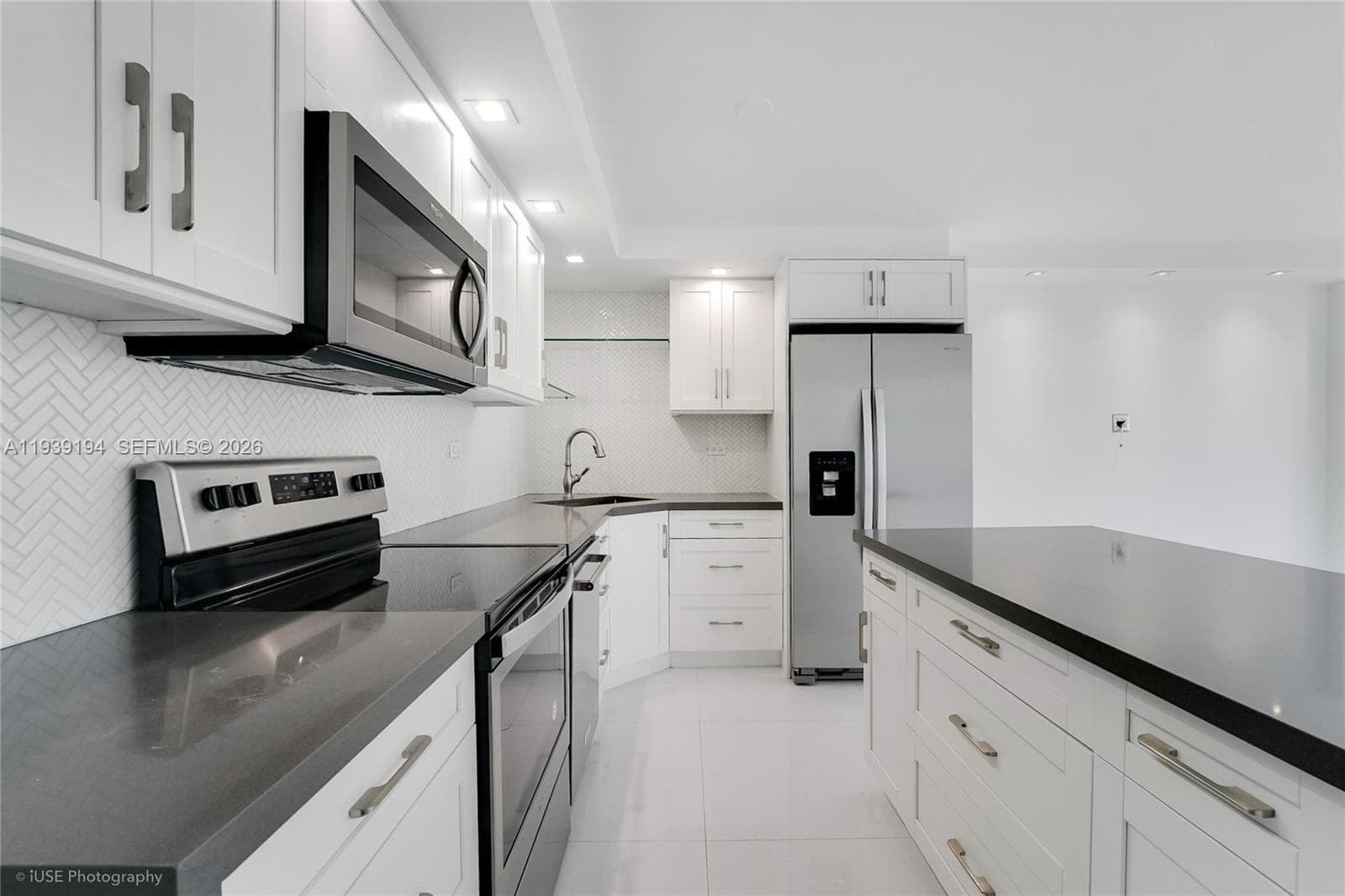 6039 Collins Ave 1222 photo 4