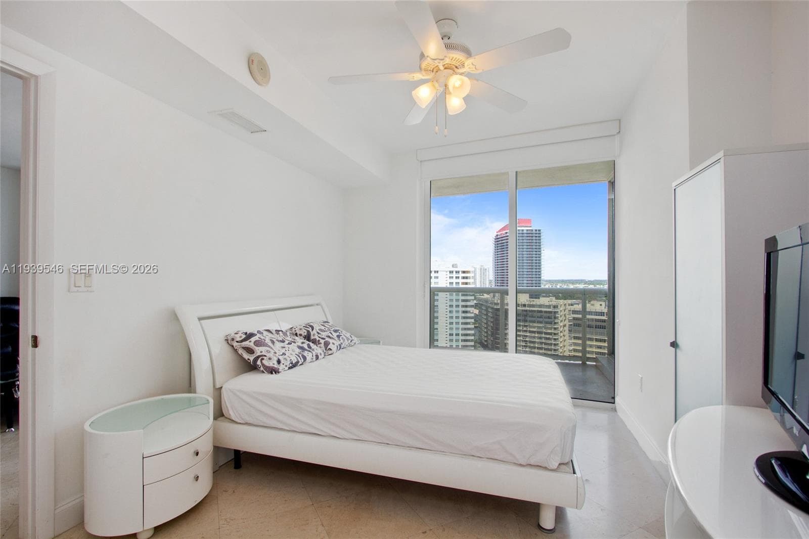 1850 S OCEAN DR 1608 photo 18