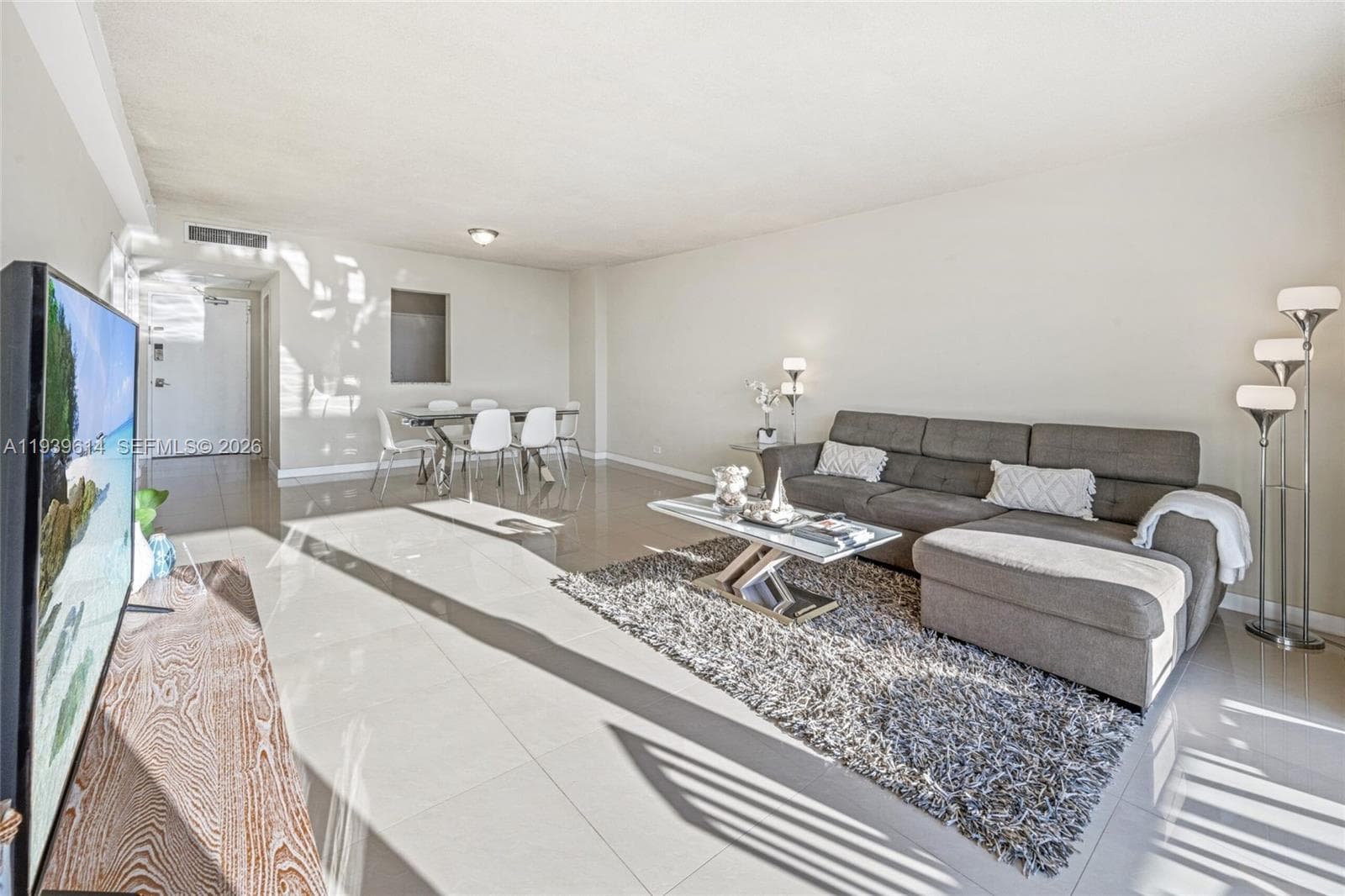 5601 Collins Ave 1618 photo 3