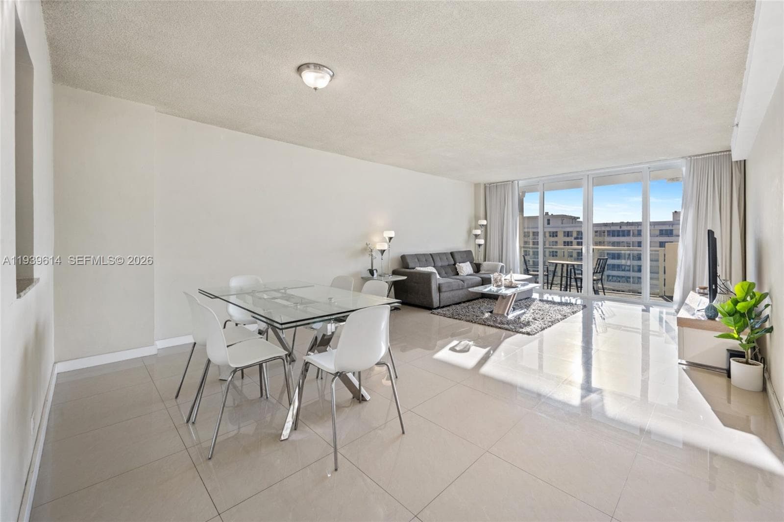 5601 Collins Ave 1618 photo 4