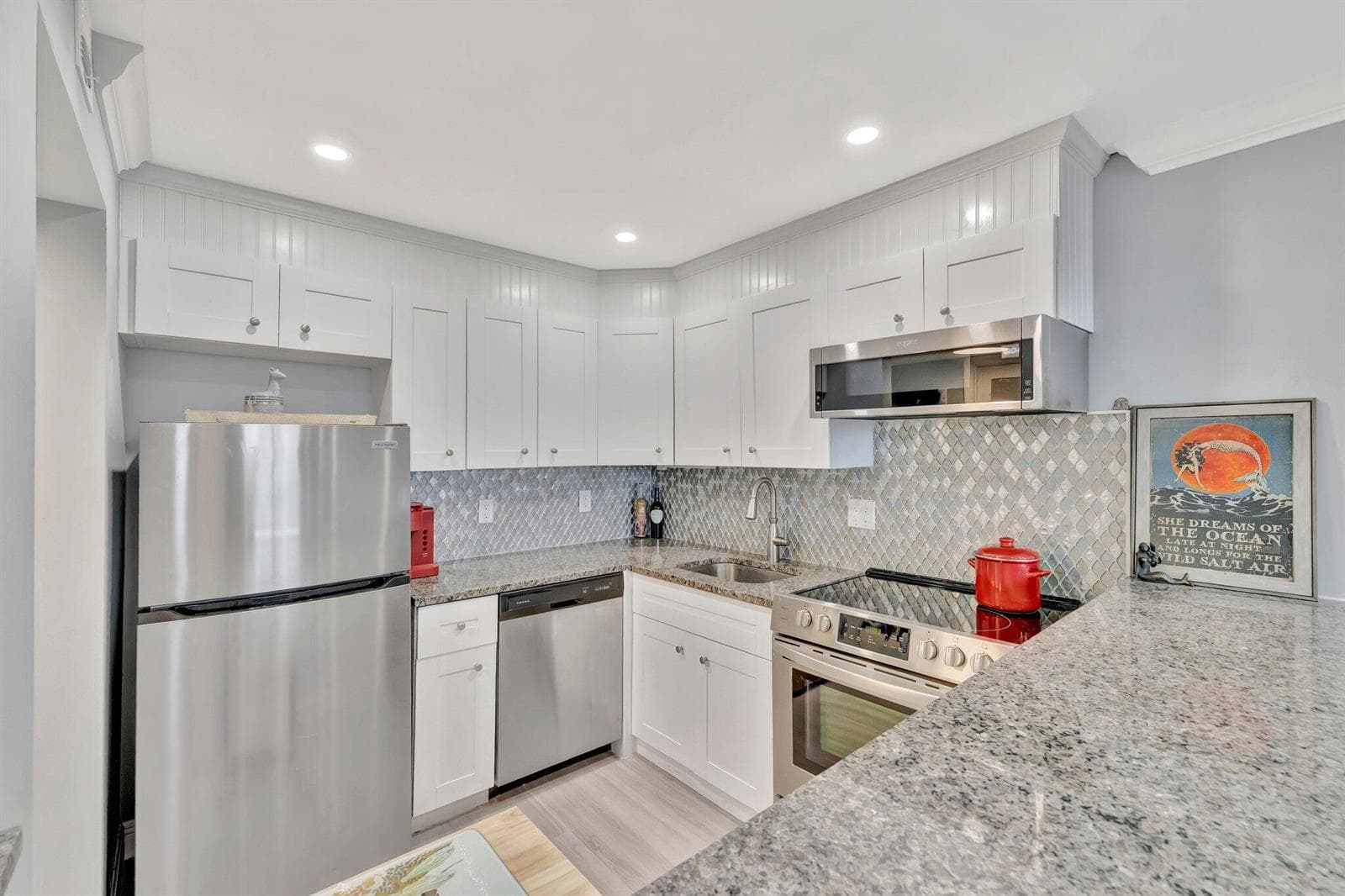 1505 N Riverside Drive 507 photo 6