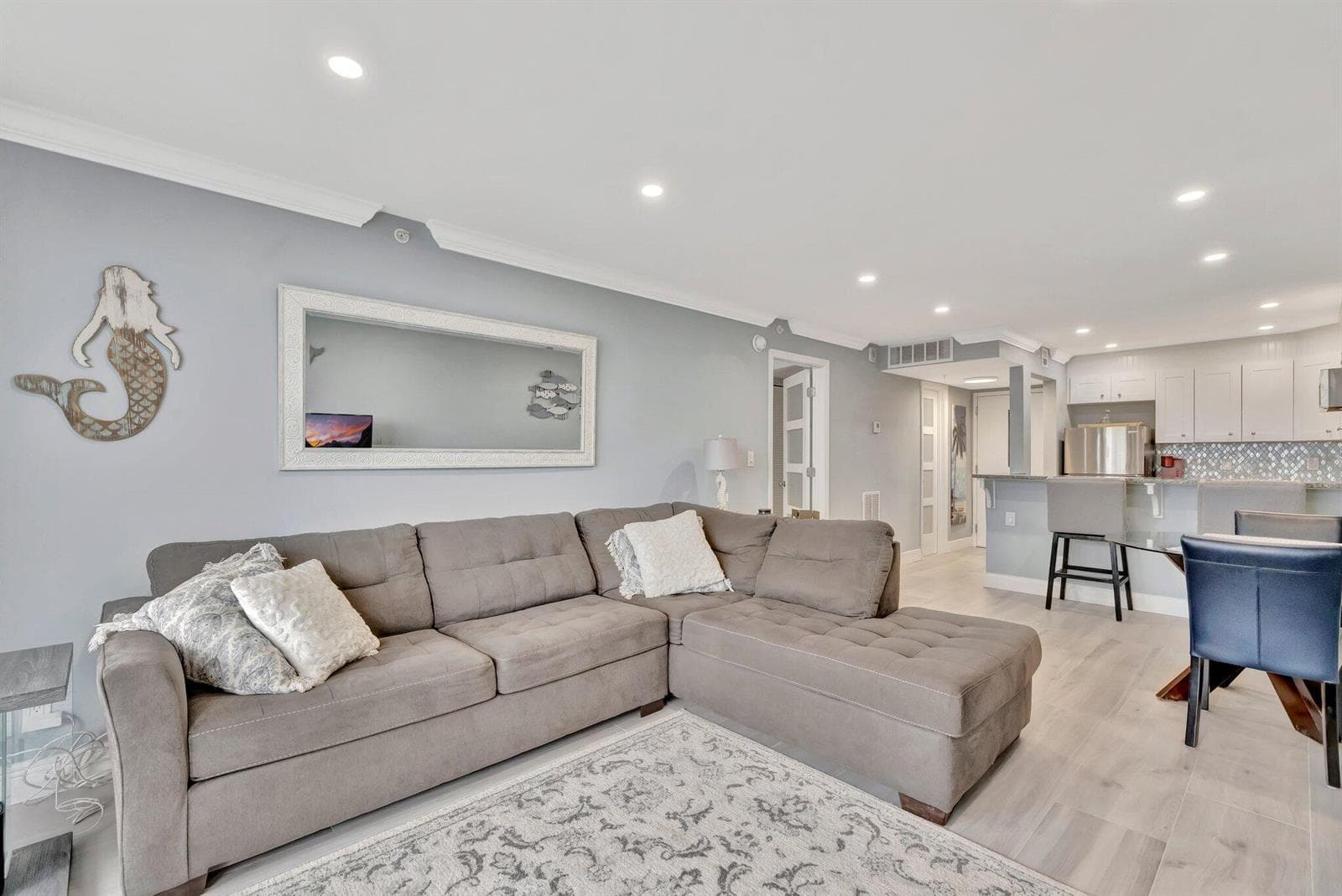 1505 N Riverside Drive 507 photo 12