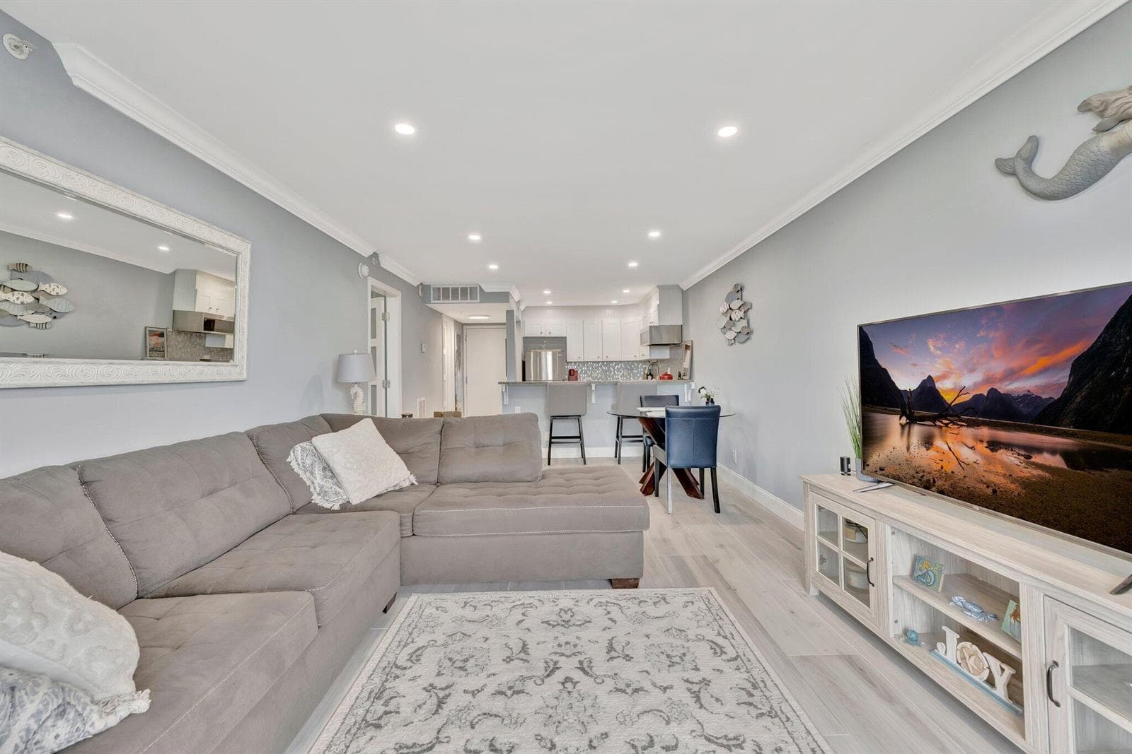 1505 N Riverside Drive 507 photo 9