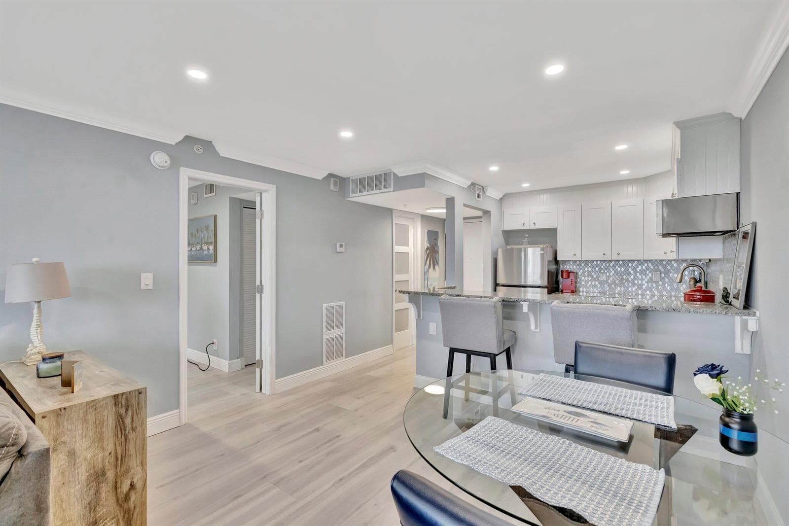 1505 N Riverside Drive 507 photo 4