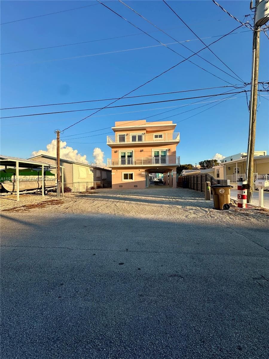 1516 Aqueduct Ln 1 photo 2