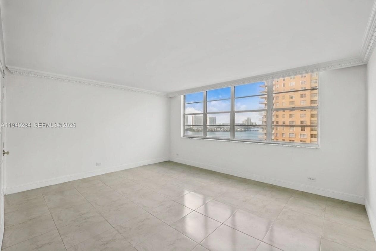250 174th St 1510 photo 2