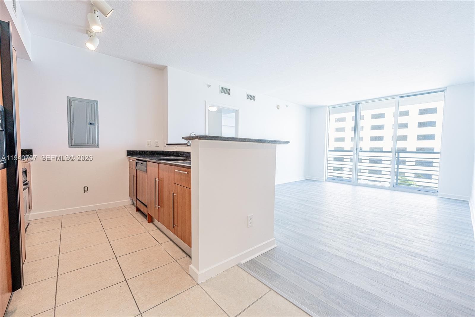 335 S Biscayne Blvd 1108 photo 8