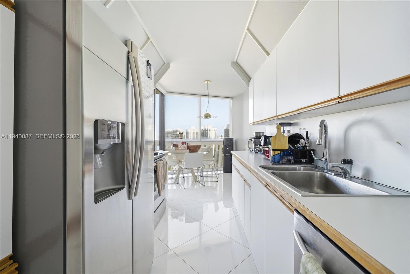 1000 W Island Blvd 2806 photo 10