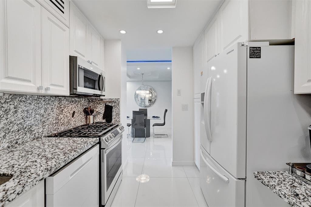 2030 S Ocean Drive 510 photo 5