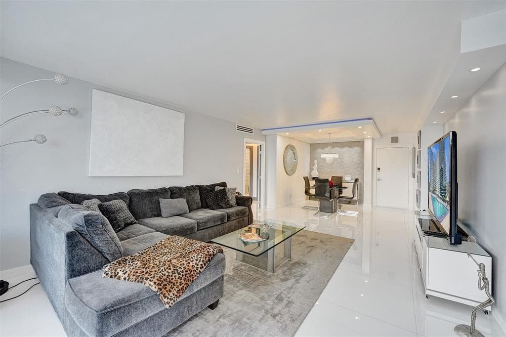 2030 S Ocean Drive 510 photo 9