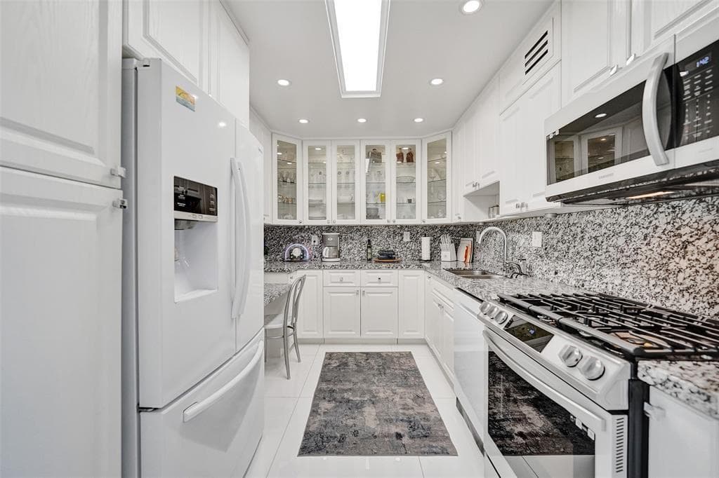 2030 S Ocean Drive 510 photo 4