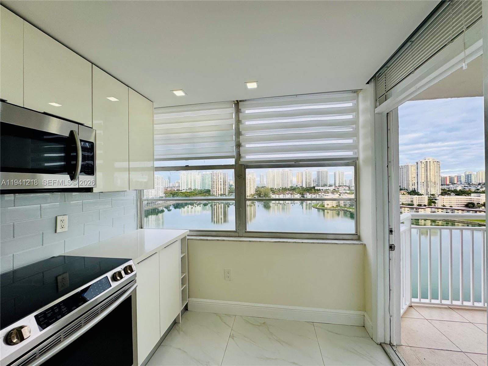 18041 Biscayne Blvd *BOAT SLIP & UNIT* 1605 photo 6