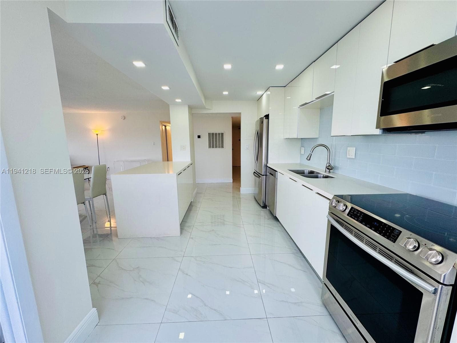 18041 Biscayne Blvd *BOAT SLIP & UNIT* 1605 photo 12