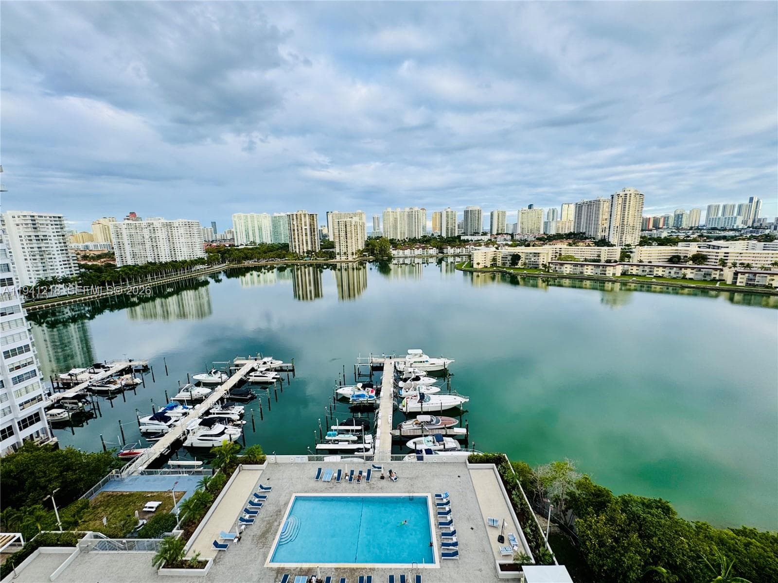 18041 Biscayne Blvd *BOAT SLIP & UNIT* 1605 photo 7
