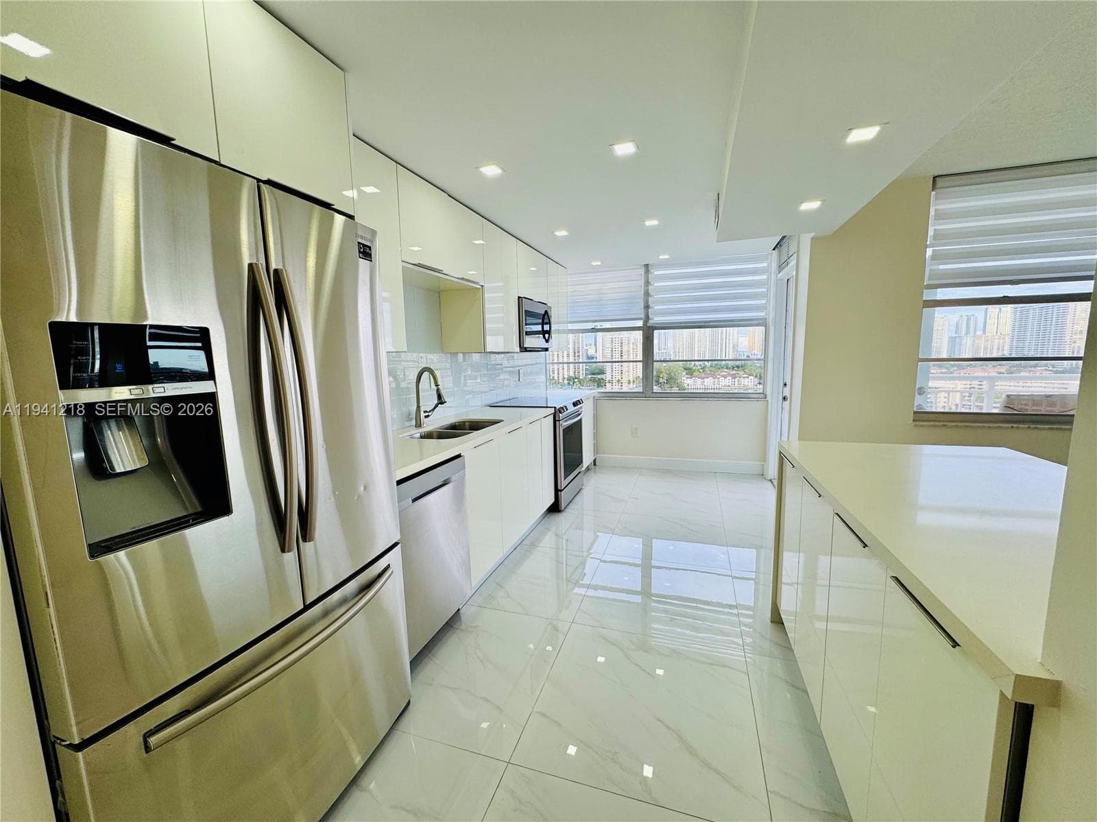 18041 Biscayne Blvd *BOAT SLIP & UNIT* 1605 photo 3
