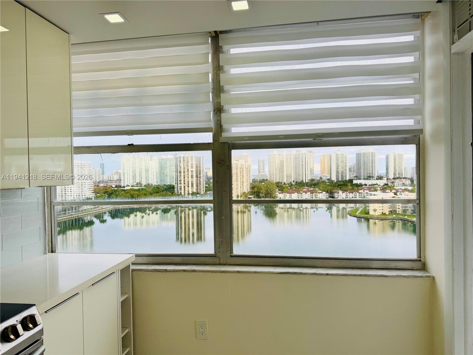 18041 Biscayne Blvd *BOAT SLIP & UNIT* 1605 photo 5