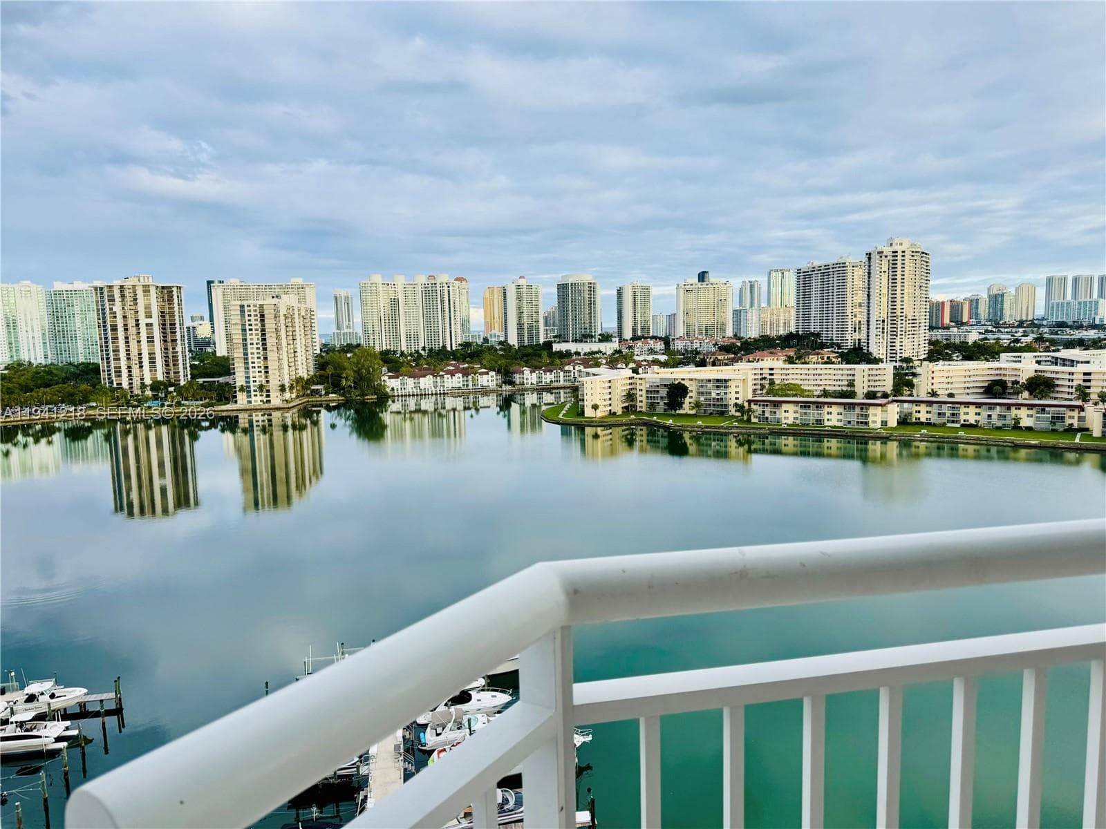 18041 Biscayne Blvd *BOAT SLIP & UNIT* 1605 photo 10