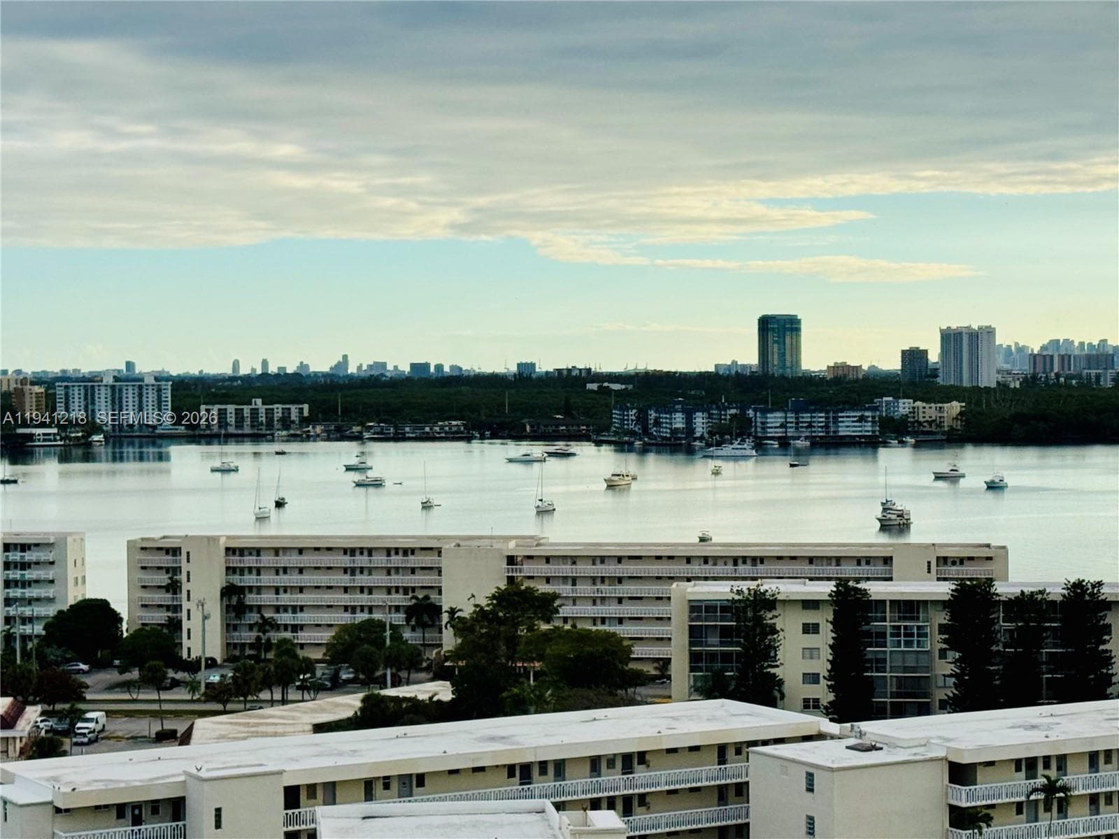 18041 Biscayne Blvd *BOAT SLIP & UNIT* 1605 photo 18