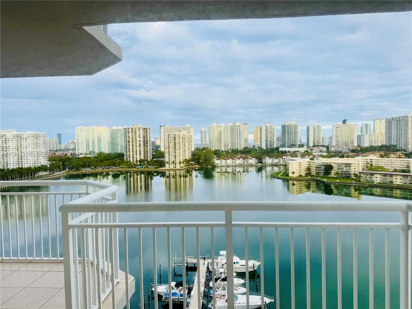 18041 Biscayne Blvd *BOAT SLIP & UNIT* 1605 photo 11