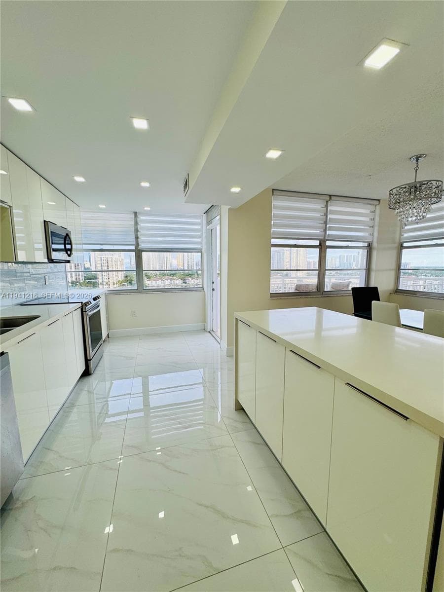 18041 Biscayne Blvd *BOAT SLIP & UNIT* 1605 photo 4