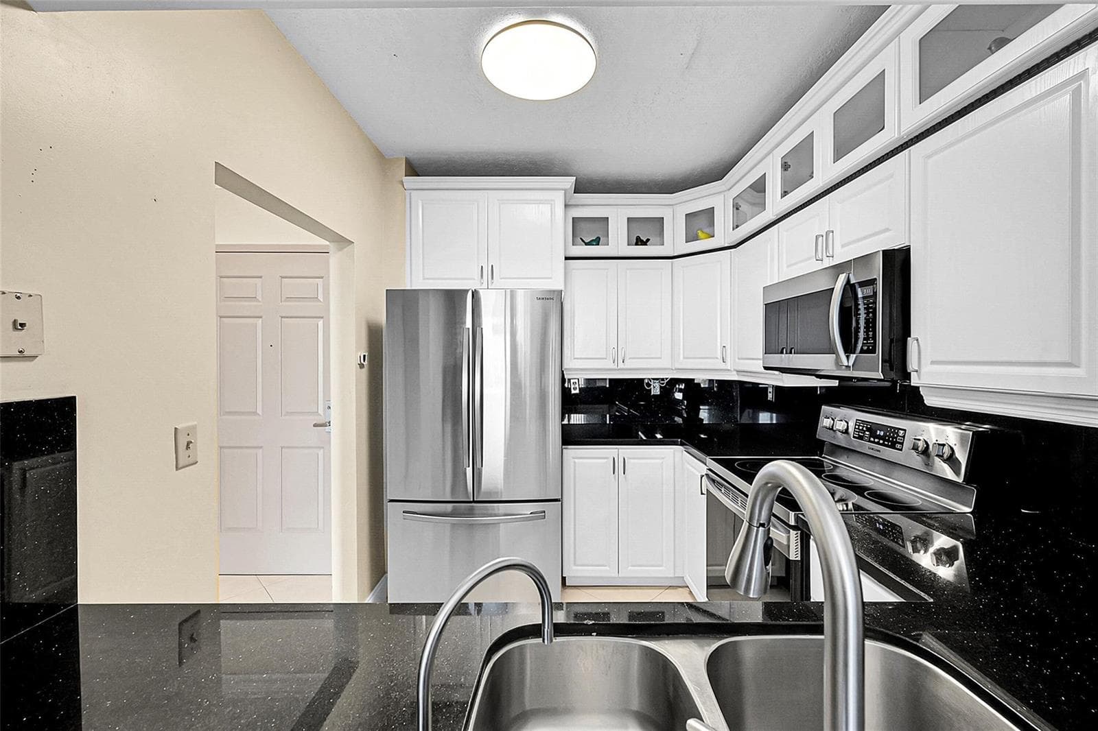 3020 NE 32nd Avenue 805 photo 11