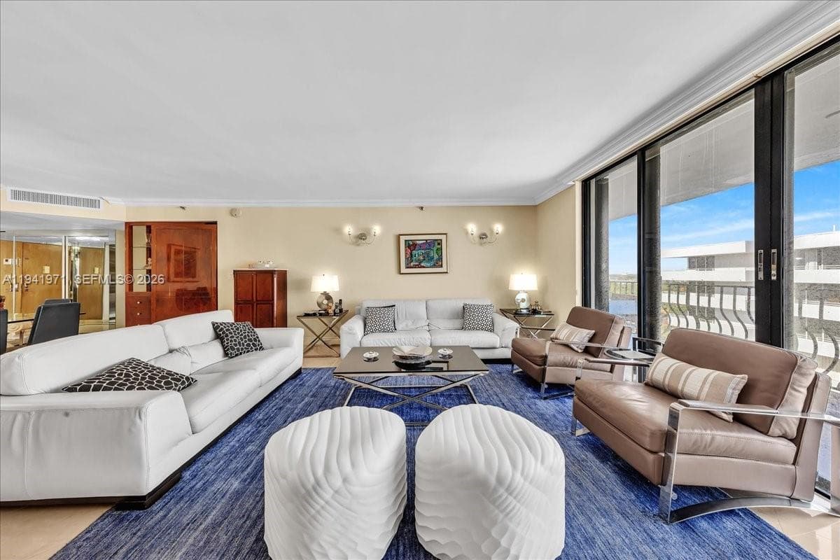 8877 Collins Ave PH-2 photo 3