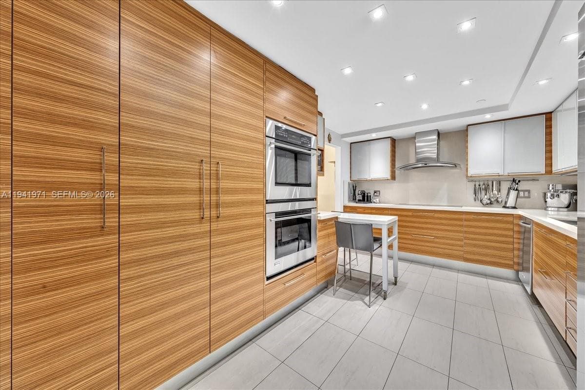 8877 Collins Ave PH-2 photo 9