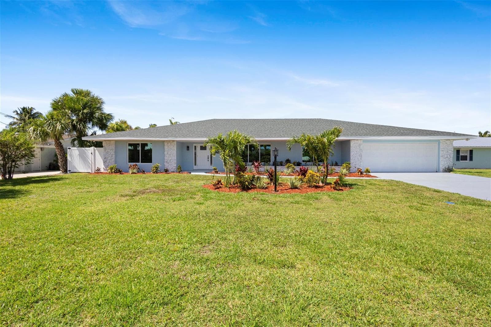 1709 Rio Vista Drive photo 2