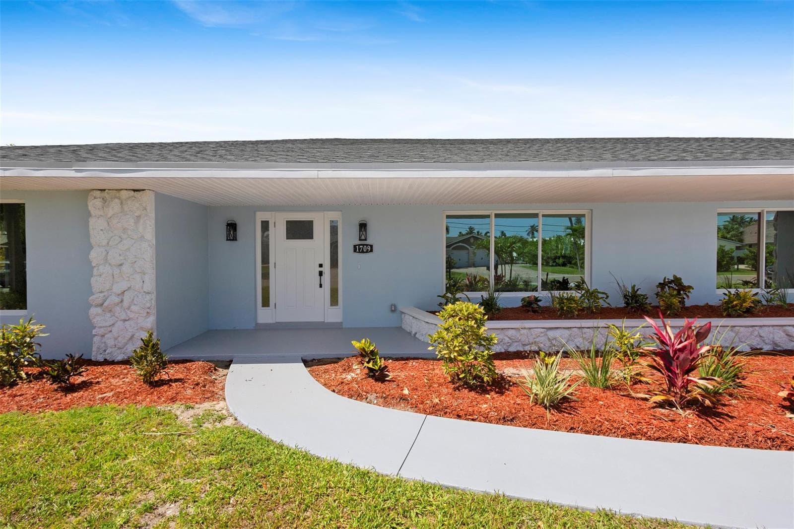 1709 Rio Vista Drive photo 3