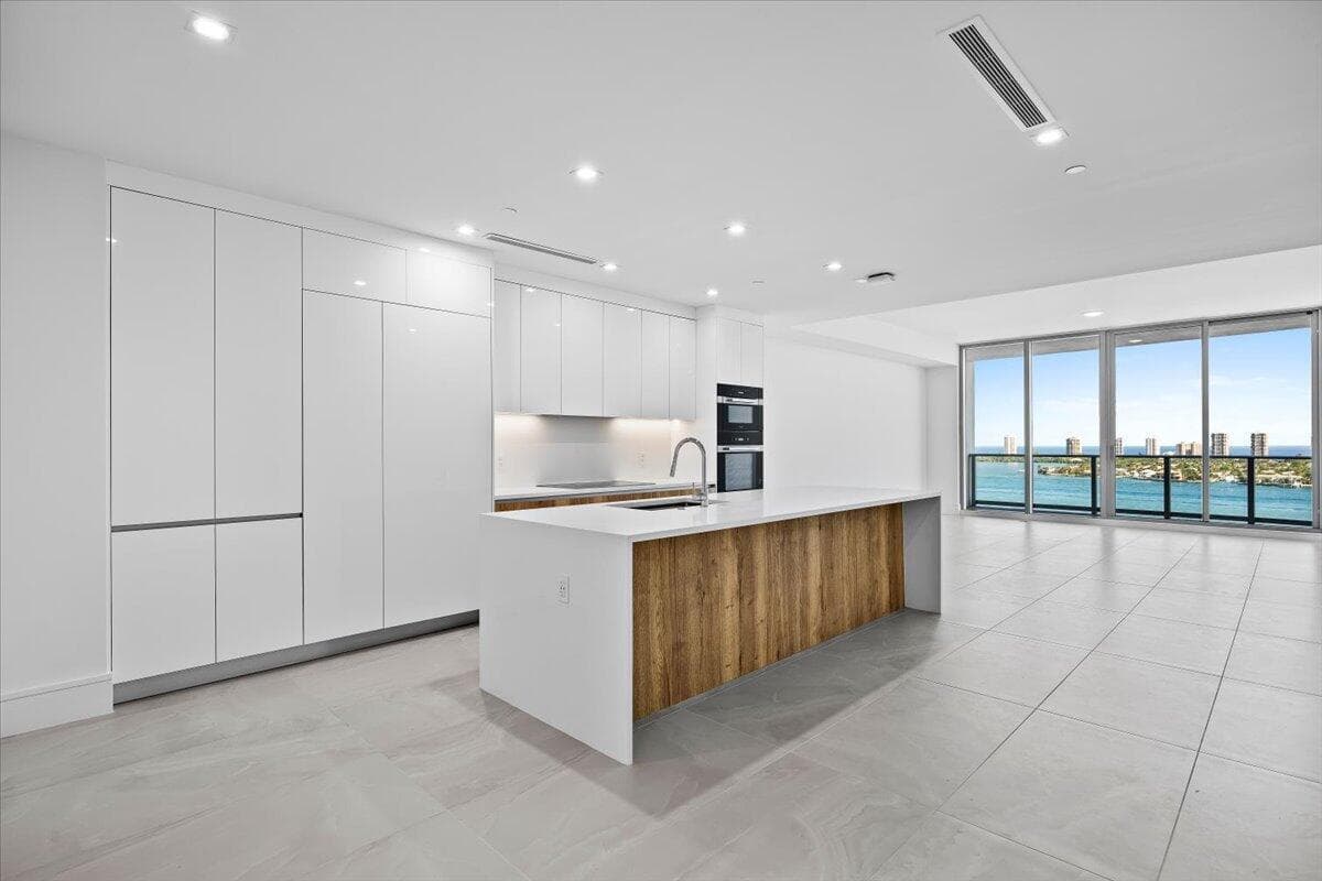 220 Lake Shore Drive 1706 photo 3