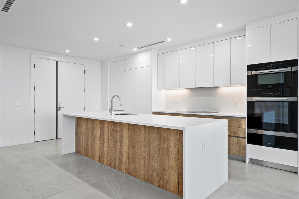 220 Lake Shore Drive 1706 photo 4
