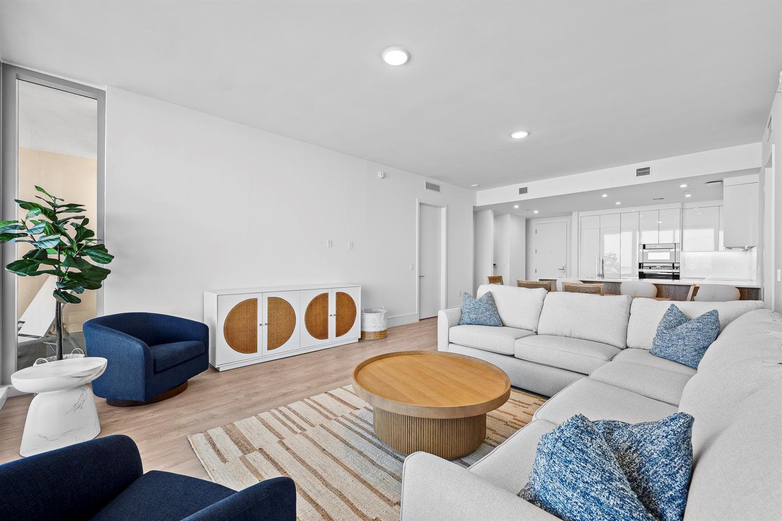 220 Lake Shore Drive 1413 photo 3
