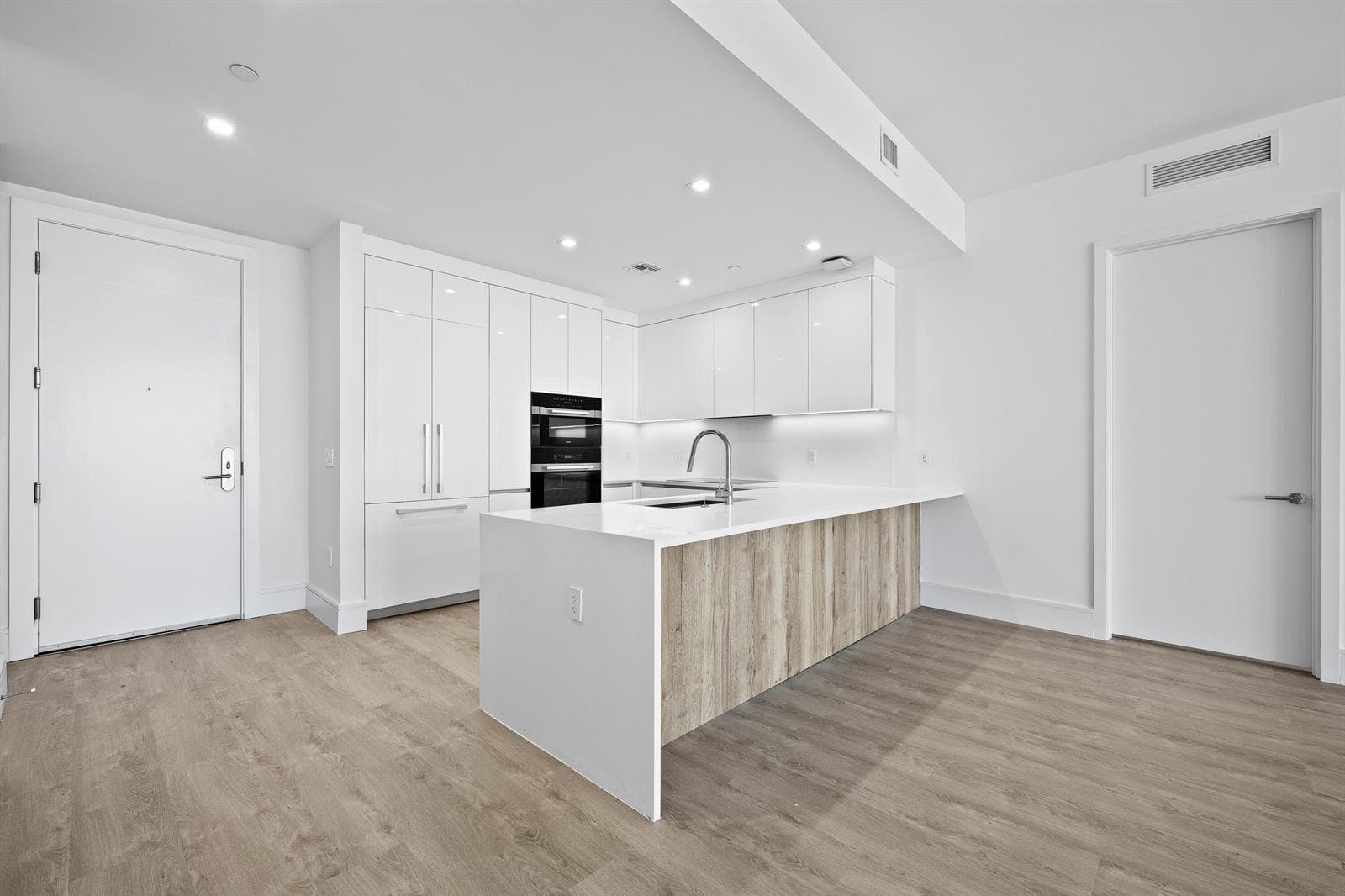 220 Lake Shore Drive 1413 photo 5
