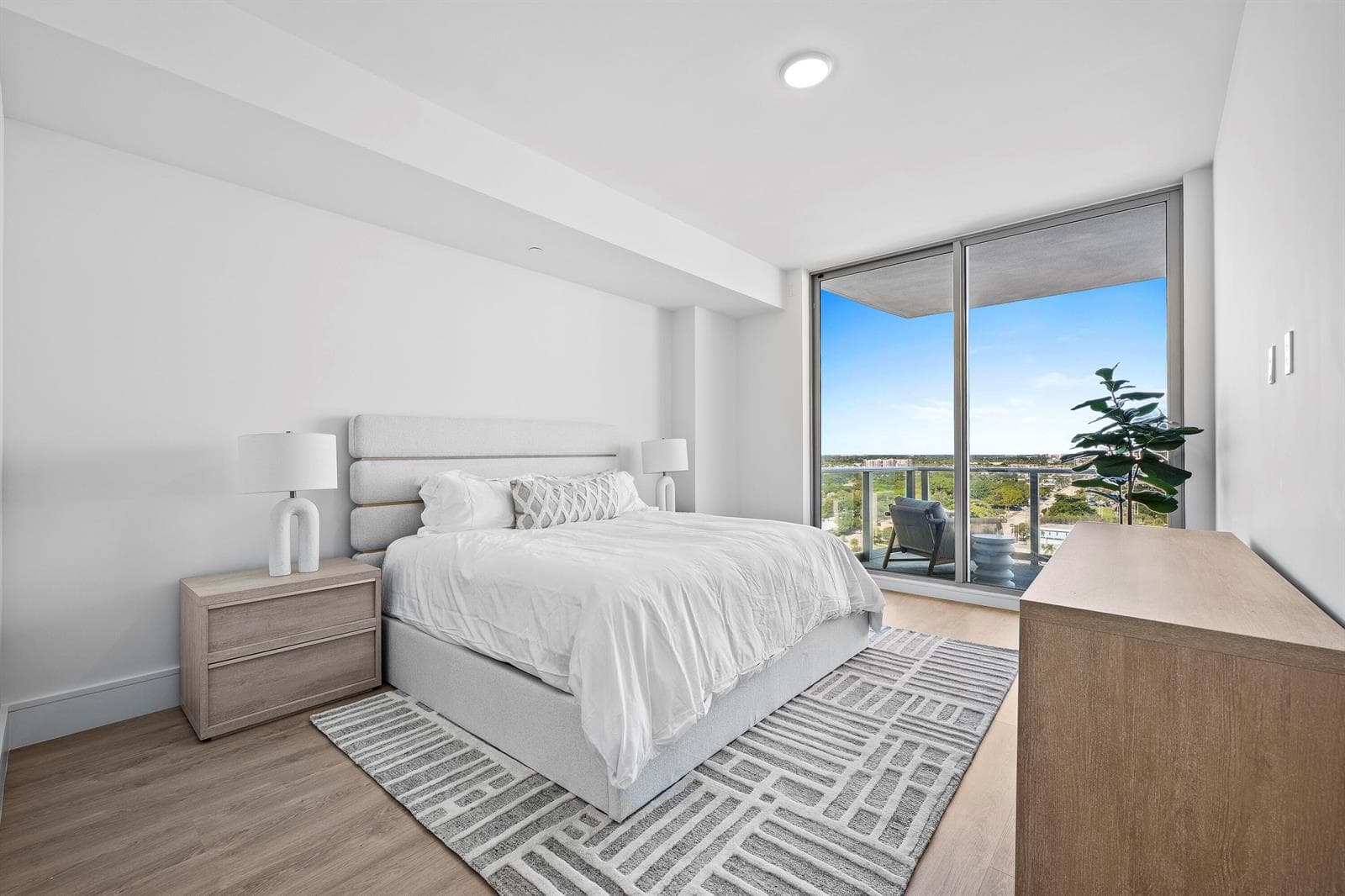 220 Lake Shore Drive 1413 photo 9