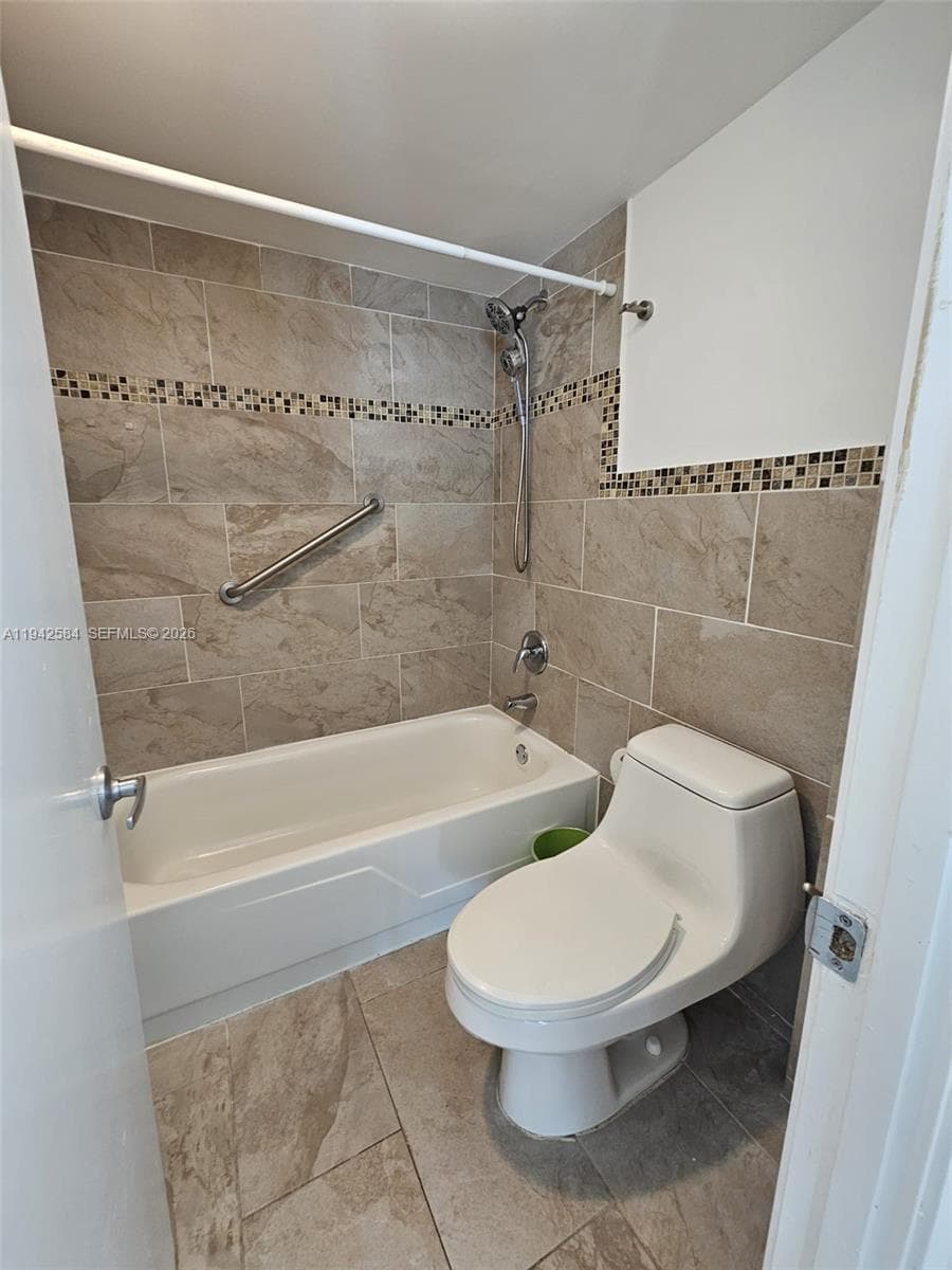 7135 Collins Ave 1011 photo 12