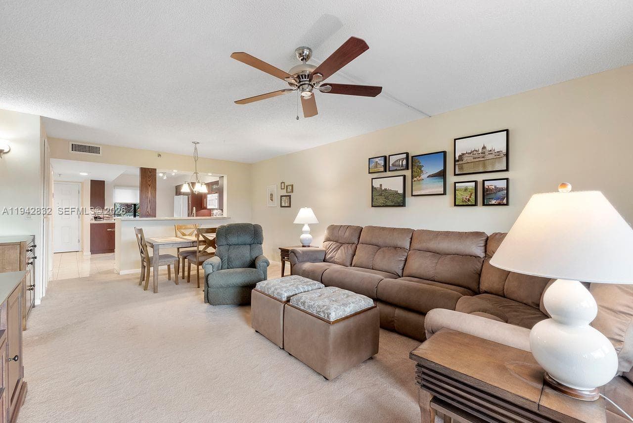 2200 S Cypress Bend Dr 406 photo 23