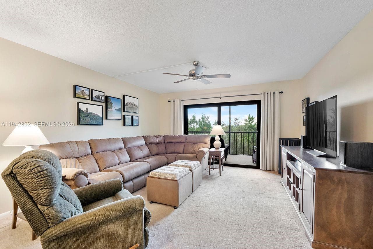 2200 S Cypress Bend Dr 406 photo 11