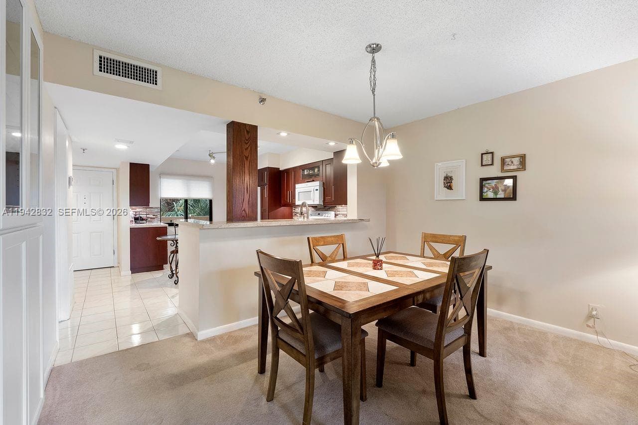 2200 S Cypress Bend Dr 406 photo 4