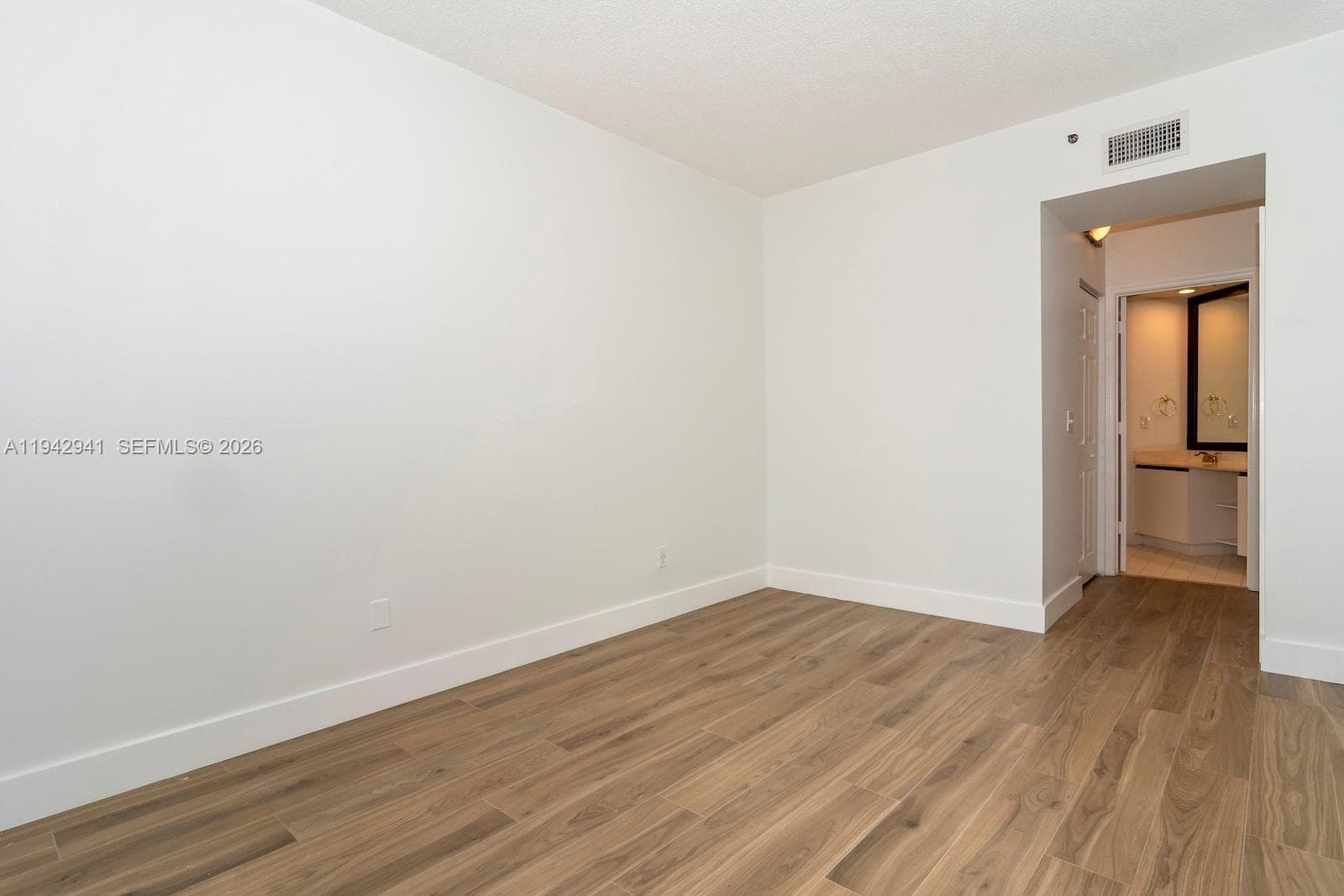 3215 NE 184th St 14301 photo 17