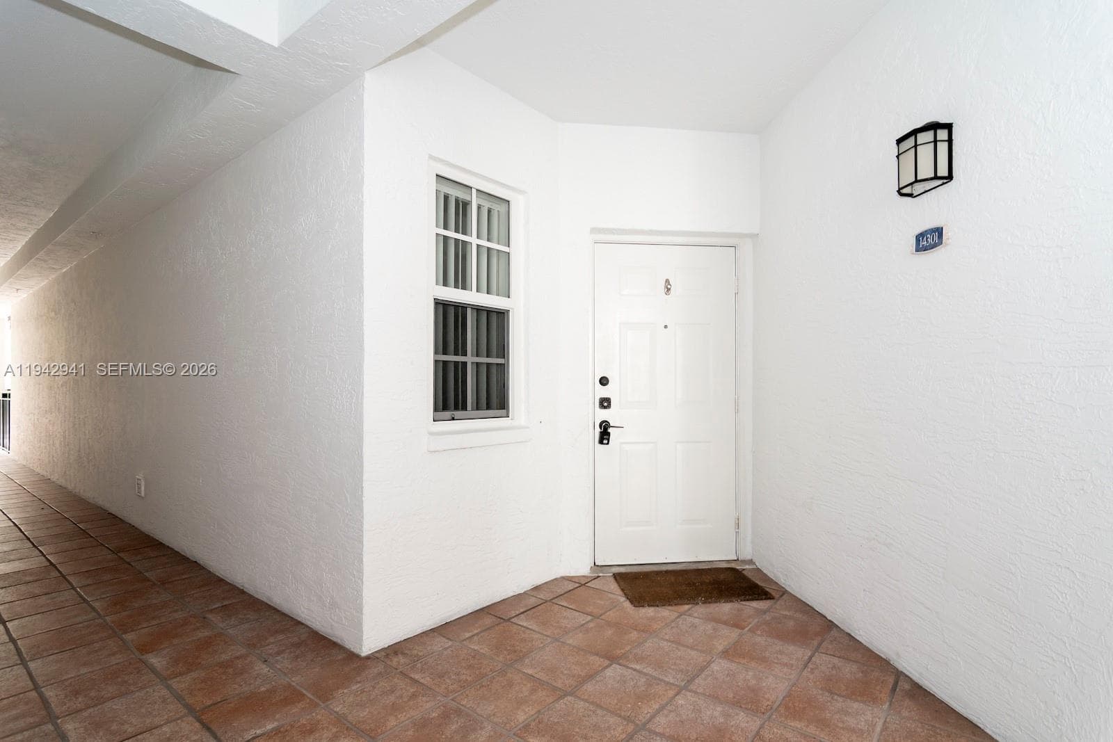 3215 NE 184th St 14301 photo 3