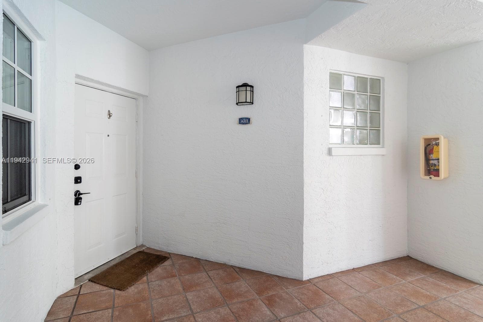 3215 NE 184th St 14301 photo 4
