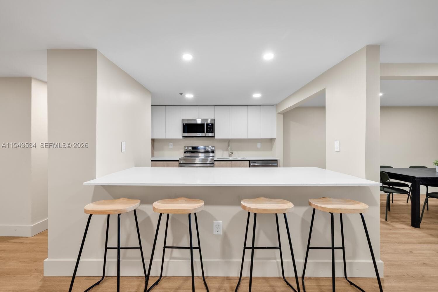 5445 Collins Ave M9 M10 M11 M12 photo 5